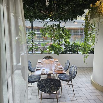 Fairmont Pacific Rim - Nook - Hotels Near Me - Vancouver, British Columbia