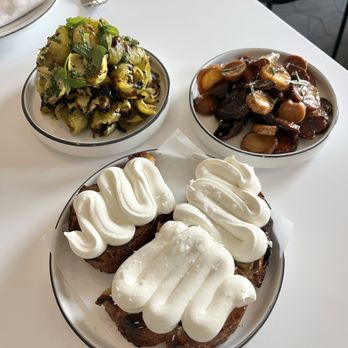 Misi - ricotta crostini, baby artichokes - Italian Near Me - Brooklyn, New York Misi - ricotta crostini, baby artichokes - Italian Near Me - Brooklyn, New York