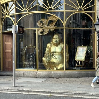 Grafton Street - Landmarks & Historical Buildings Near Me - Dublin, D