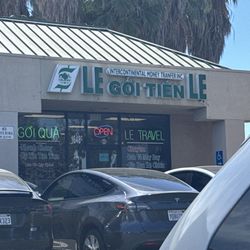 Le Goi Tien Le - Front door.