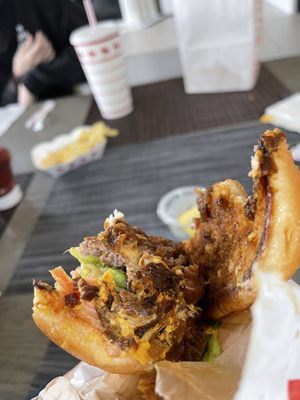 In-N-Out Burger by null