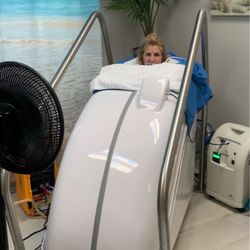 In The Stix Wellness - A lovely lady in session on the pod