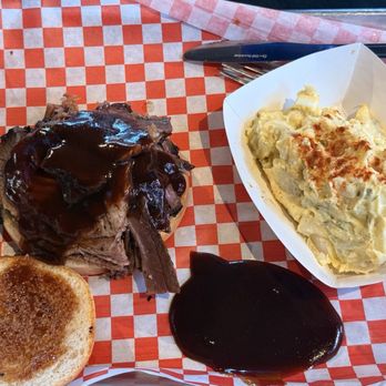 Moak's Family Texas BBQ - Sliced brisket - Barbeque Near Me - Dallas, Texas