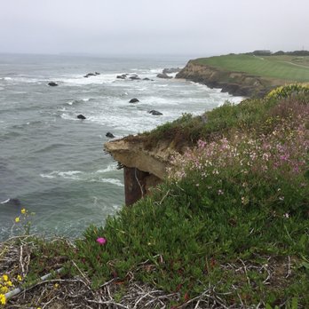 Half Moon Bay Coastal Trail - Looking north from The Ritz-Carleton. - Hiking Near Me - Half Moon Bay, California Half Moon Bay Coastal Trail - Looking north from The Ritz-Carleton. - Hiking Near Me - Half Moon Bay, California