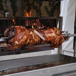 Der Sonnenhof - Mit Spanferkel auf dem Buchenholzgrill - mit Fissler Post Catering!