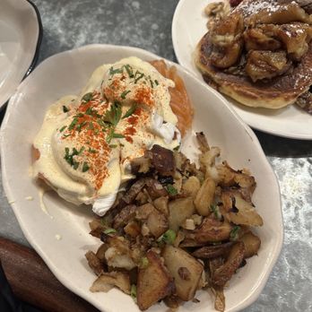 Bubby's Tribeca - Eggs Benedict with Smoked Salmon - American Near Me - New York, New York