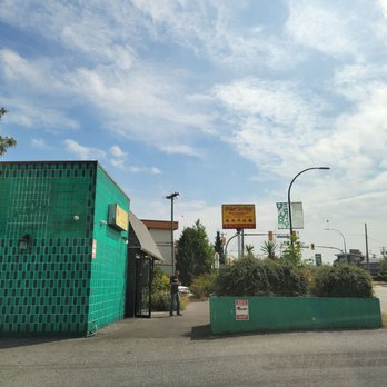 Pho Hong Vietnamese Restaurant - View of entrance from parking lot - Vietnamese Near Me - Burnaby, British Columbia Pho Hong Vietnamese Restaurant - View of entrance from parking lot - Vietnamese Near Me - Burnaby, British Columbia