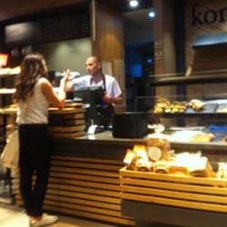 Komşufırın - Thıs ıs actually a very nice bakery. no oat breads. all kinds of very fresh oerfectly baked breads. sandwiches tea juices. :)