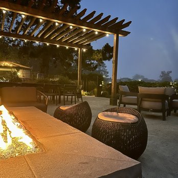 Half Moon Bay Lodge - Firepit area - Hotels Near Me - Half Moon Bay, California Half Moon Bay Lodge - Firepit area - Hotels Near Me - Half Moon Bay, California