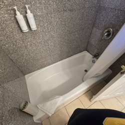 Super 8 by Wyndham Monterey - Shower-tub combination set up. Designed back when most folks weighed no more than 150 lbs, lol, but it's manageable.