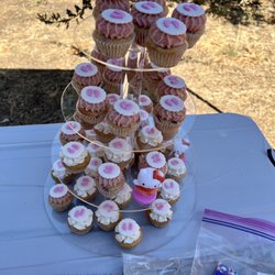 BiteSize Baking - Cupcakes with little cute fondant baby feet on them