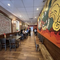 Reren Lamen & Bar - Indoor dining
