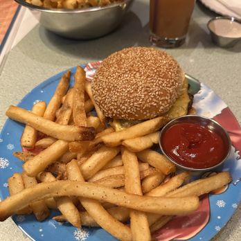 The Dive - Happy Hour meal - Dive Bars Near Me - Baltimore, Maryland