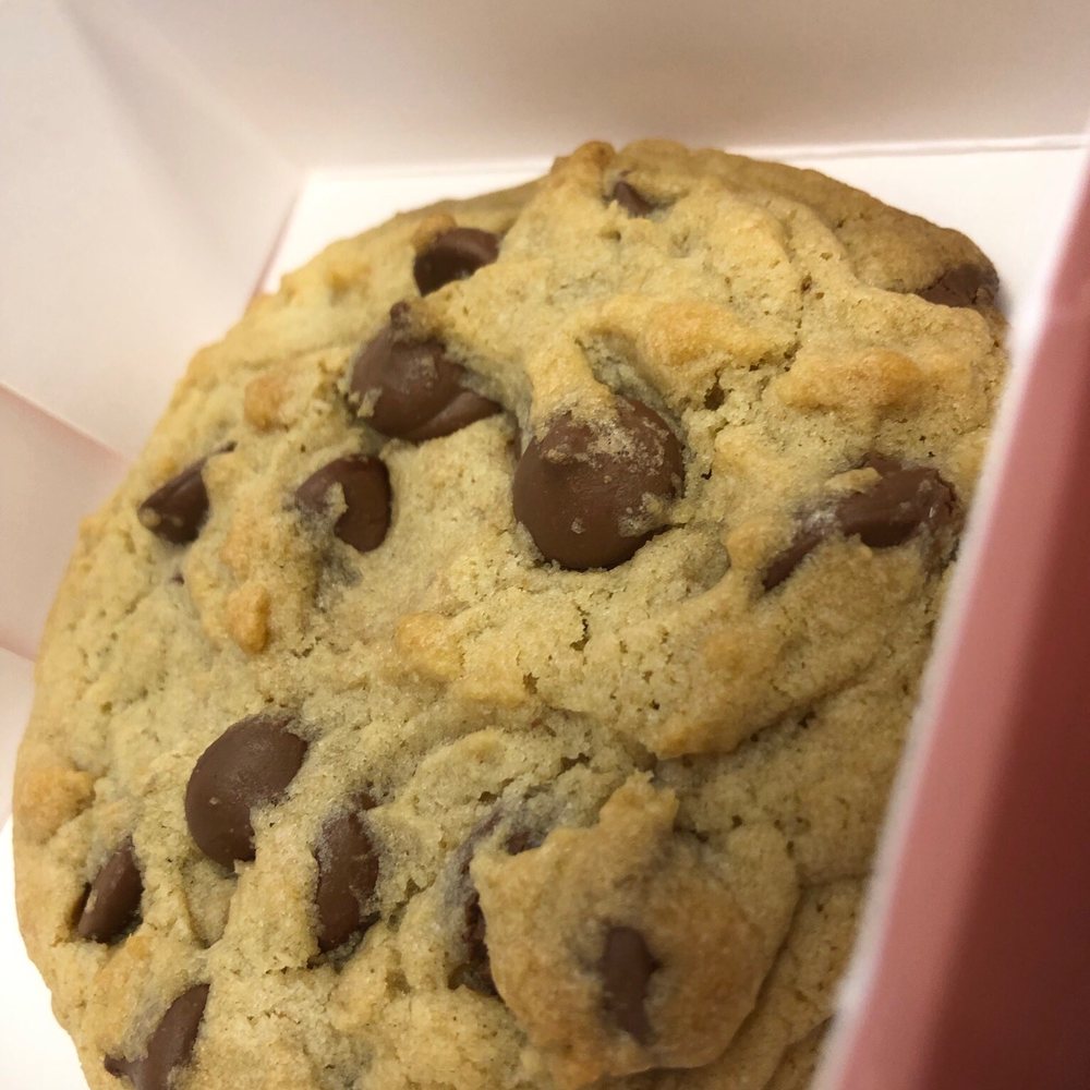 Crumbl - West County - Butterlicoous Chocolate chip cookie (served warm) - Bakeries Near Me - Des Peres, Missouri Crumbl - West County - Butterlicoous Chocolate chip cookie (served warm) - Bakeries Near Me - Des Peres, Missouri