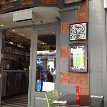 Pizza Express - Riktigt bra ställe att ta pizza! Tunna pizzabottnar och fräscha topping! Prova deras La Reine eller Americano! - Pizza Near Me - London, XGL Pizza Express - Riktigt bra ställe att ta pizza! Tunna pizzabottnar och fräscha topping! Prova deras La Reine eller Americano! - Pizza Near Me - London, XGL