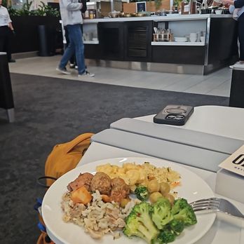 Aspire Lounge International - Airport Lounges Near Me - Calgary, Alberta