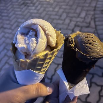 Cap’s Ice Cream - Strawberry and Chocolate Ganache - Ice Cream & Frozen Yogurt Near Me - Mount Prospect, Illinois