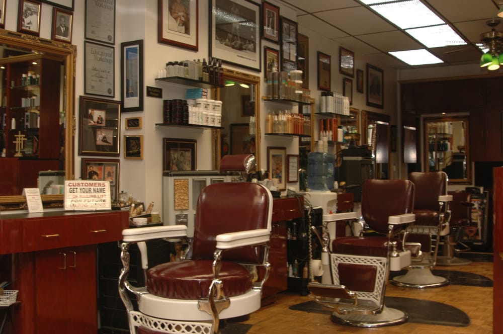 Maxamillion’s Gentlemen’s Quarters Barber Parlor