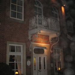 Hotel Altes Landhaus - Restaurant entrance