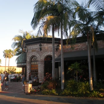 BJ's Restaurant & Brewhouse - BJ's Brea - Pizza Near Me - Brea, California