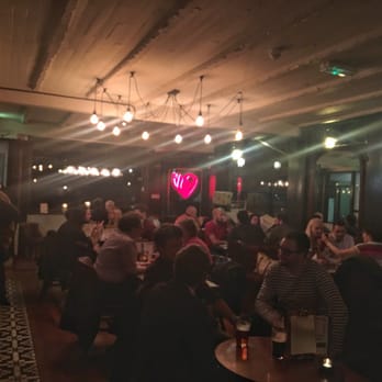 Exmouth Arms - Busy crowds on a Wednesday night! - Pubs Near Me - London, XGL