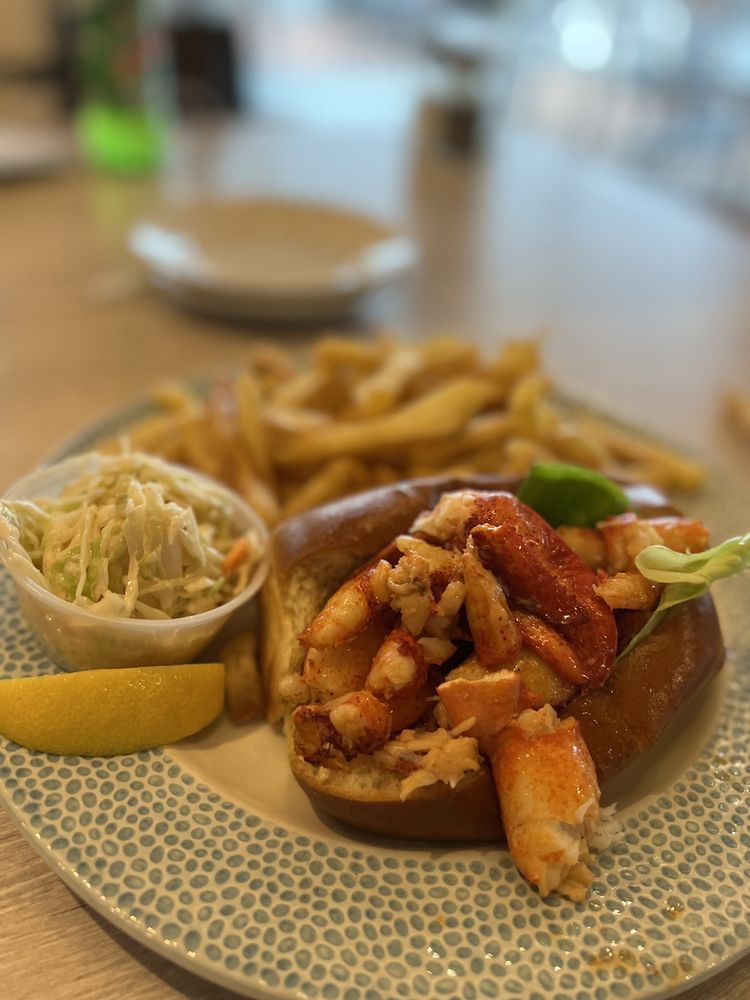 FINZ SEAFOOD & GRILL - 852 Photos & 1013 Reviews - 86 Wharf St, Salem