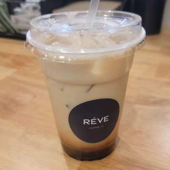 Rêve Coffee - Iced Vanilla Latte - Coffee & Tea Near Me - New York, New York