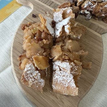 Bakery Nouveau - Apply cinnamon deliciousness - Patisserie/Cake Shop Near Me - Burien, Washington