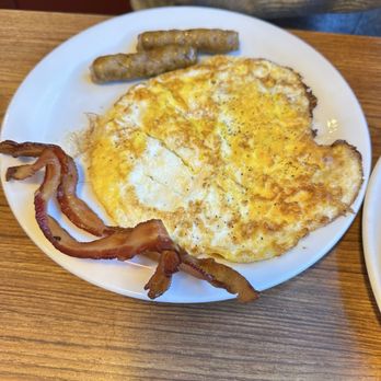 Denny's - Basic slam, 2 eggs, 2 bacon, & 2 sausages - American Near Me - Murrieta, California Denny's - Basic slam, 2 eggs, 2 bacon, & 2 sausages - American Near Me - Murrieta, California