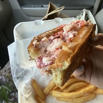 Uncle Franks Pizza And Subs - Lobster roll and ff - Sandwiches Near Me - Gloucester, Massachusetts Uncle Franks Pizza And Subs - Lobster roll and ff - Sandwiches Near Me - Gloucester, Massachusetts