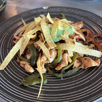 Clase Codigo - Chicken fajita bowl - lunch special - Mexican Near Me - Omaha, Nebraska