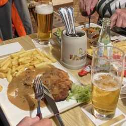 Restaurant Schütz - Schnitzel with peppercorn sauce
