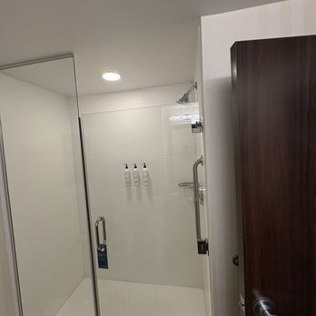 Fairfield by Marriott Inn & Suites Baltimore BWI Airport - Shower - Hotels Near Me - Linthicum Heights, Maryland Fairfield by Marriott Inn & Suites Baltimore BWI Airport - Shower - Hotels Near Me - Linthicum Heights, Maryland