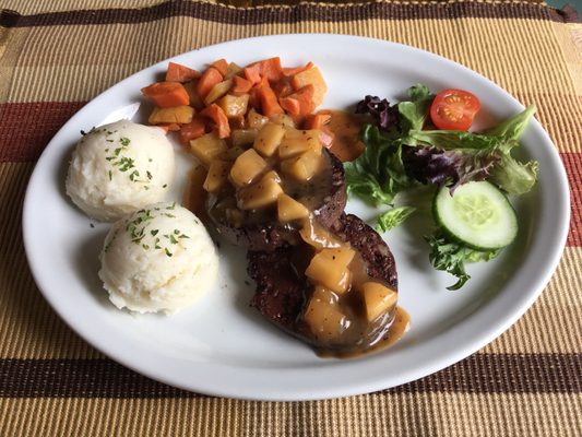 La Roche à Veillon resto/théâtre by null