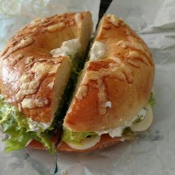 My Bagel - Mi Bagel. 4 vegetales a elección. $8 el vegetal extra