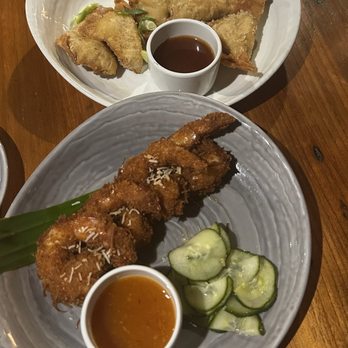 Duke's La Jolla - Crab wontons and Crispy Coconut Shrimp - New American Near Me - La Jolla, California