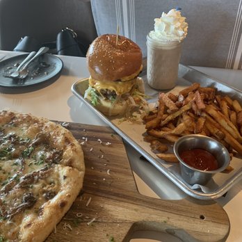 District Table and Bar - Burger is good - New American Near Me - Stuart, Florida