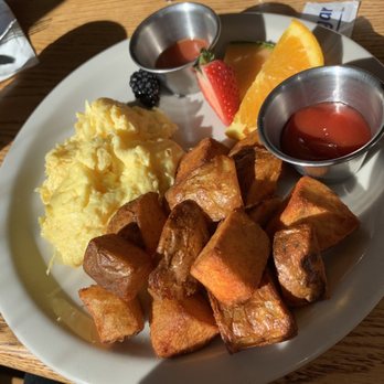 Farmhouse Cafe - Home fries and eggs - American Near Me - Lake Placid, New York