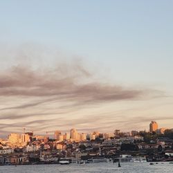 Douro Acima - Transportes, Turismo e Restauração