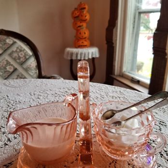 The Heather House - Sugar cubes and silver, step back in time - Bed & Breakfast Near Me - Marine City, Michigan The Heather House - Sugar cubes and silver, step back in time - Bed & Breakfast Near Me - Marine City, Michigan
