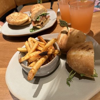 Nando's Peri-Peri - Chicken sandwich and chips - South African Near Me - Houston, Texas Nando's Peri-Peri - Chicken sandwich and chips - South African Near Me - Houston, Texas