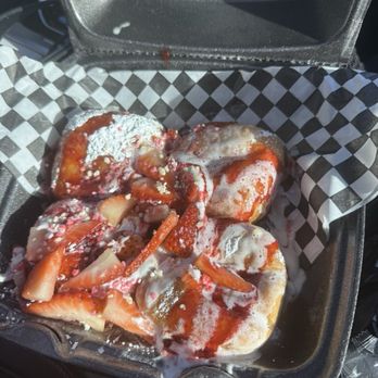 Ruthie's Food Trailer - Strawberry shortcake beignets - Food Trucks Near Me - Manchaca, Texas Ruthie's Food Trailer - Strawberry shortcake beignets - Food Trucks Near Me - Manchaca, Texas