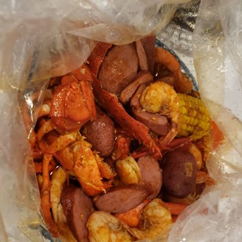La Juicy Seafood - Spicy Combo - Lobster / Shrimp / Sausage - Cajun/Creole Near Me - O'Fallon, Missouri