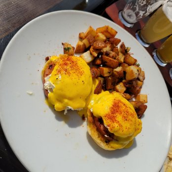 Emle's Restaurant - Classic Eggs Benedict - American Near Me - Northridge, California