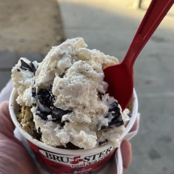 Bruster's Real Ice Cream - top layer: chocolate chip - Custom Cakes Near Me - Seal Beach, California