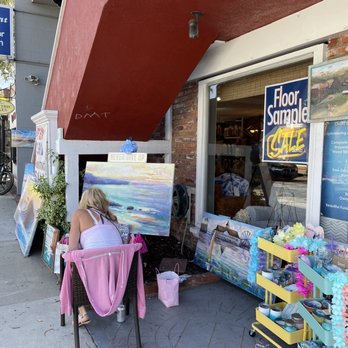 Balboa Island - This lady is painting a picture - Beaches Near Me - Newport Beach, California