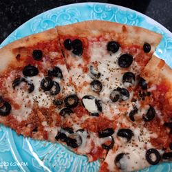 Pino's Pizza & Restaurant - Pizza (bland and undercooked)
