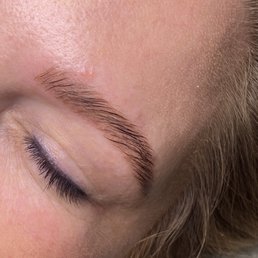 Tinted, tweezed and laminated brows + Tinted lashes by Maria