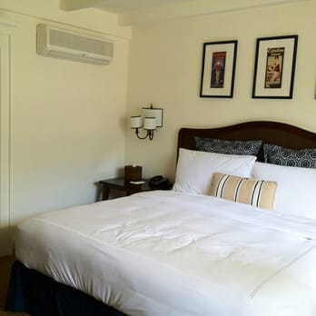 Pavilion Hotel - Our king size bed - Hotels Near Me - Avalon, California