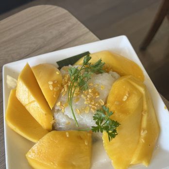 Riceberry Thai Kitchen - Sweet mango with sticky rice - Thai Near Me - Upland, California